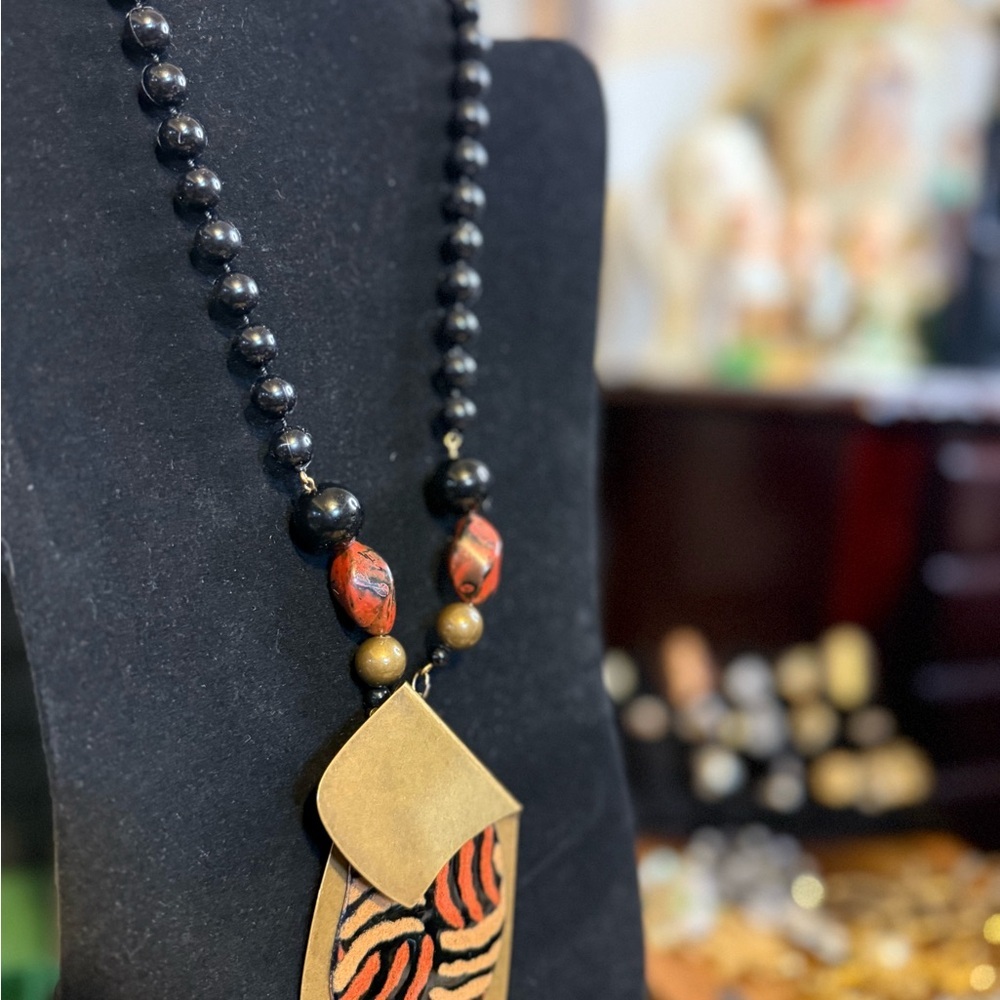 Gold and Black Pendant Necklace - Picture 4 of 9